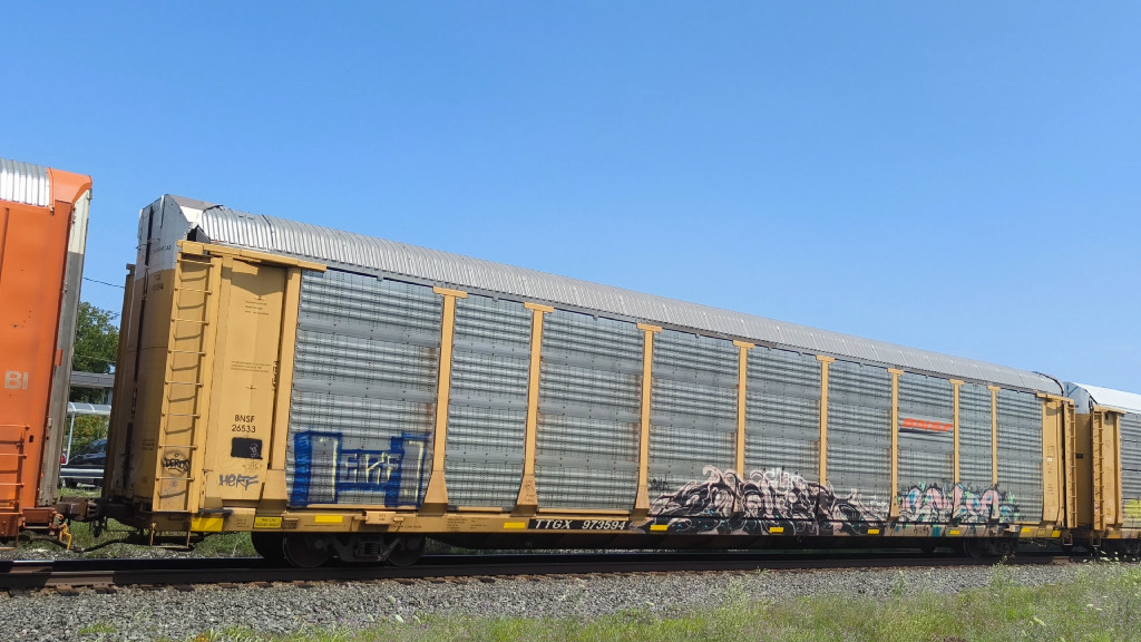 BNSF 26533 (Body) TTGX 973594 (Flat)